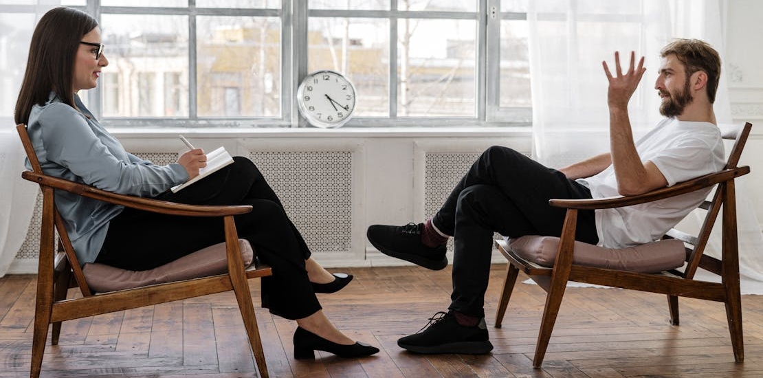 A psychotherapy session dedicated to assertiveness in recovery