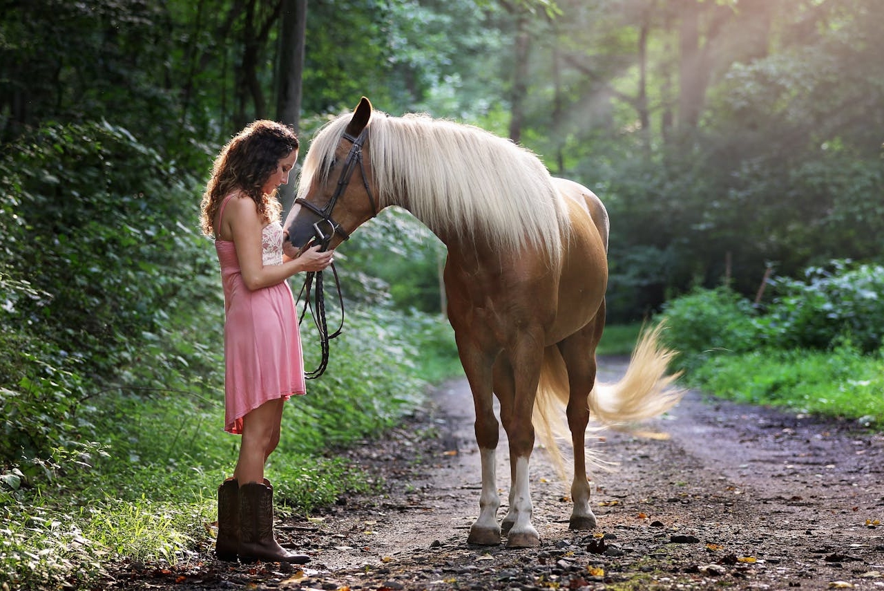 A girl with a horse as a sign of the power of healing with horses