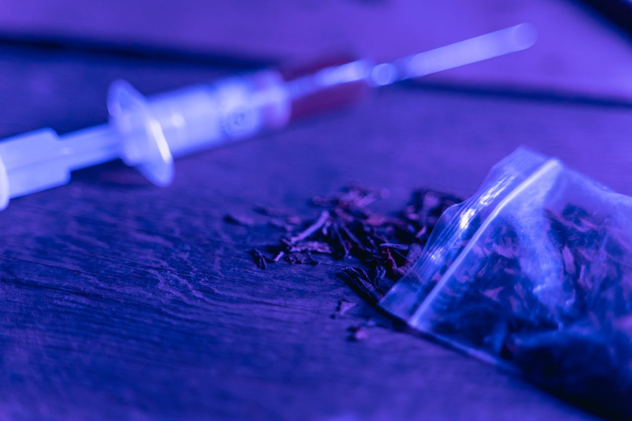 A syringe and drugs on the table